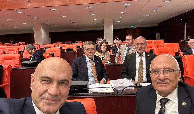 Vekil Kocamaz: “Bakanlar Bulutların Üzerinde, Ülkede Tam Bir Tiyatro Oynanıyor!”