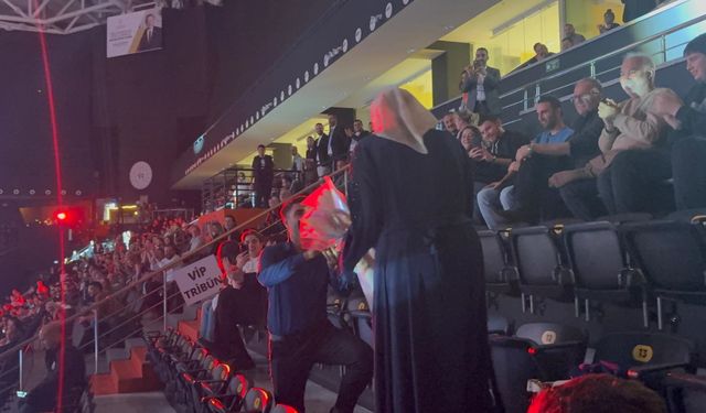 Basketbol Maçında Evlilik Teklifi