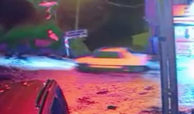 Yağmurda Kontrolünü Kaybeden Sürücü Metrelerce Aşağı Düştü