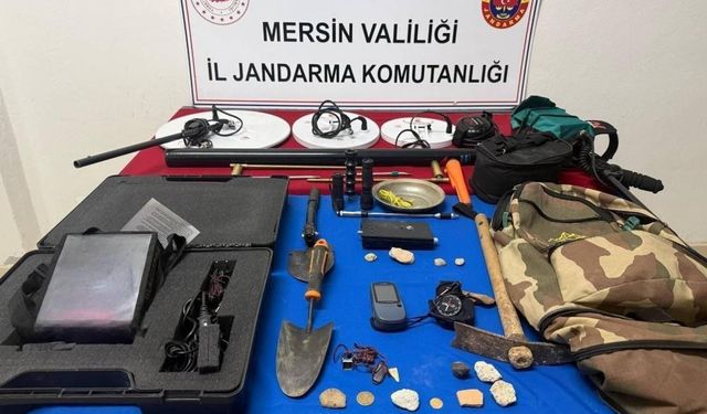 Mersin’de Kaçak Kazıya Jandarma Baskını: 3 Şüpheli Suçüstü Yakalandı
