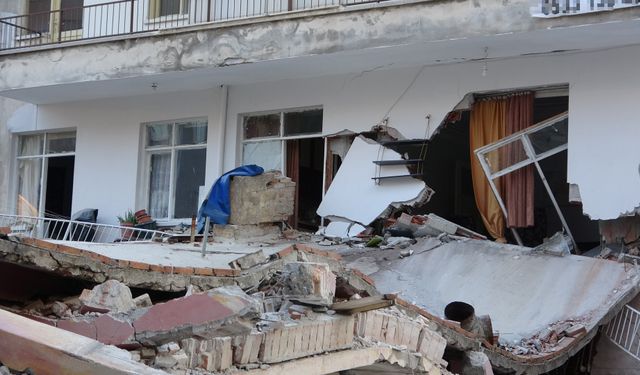 Bina Yıkımı Sırasında Bitişik Bina Zarar Gördü, Facia Ucuz Atlatıldı