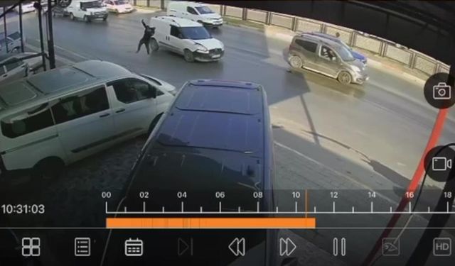 Hafif Ticari Araç Yayaya Çarptı