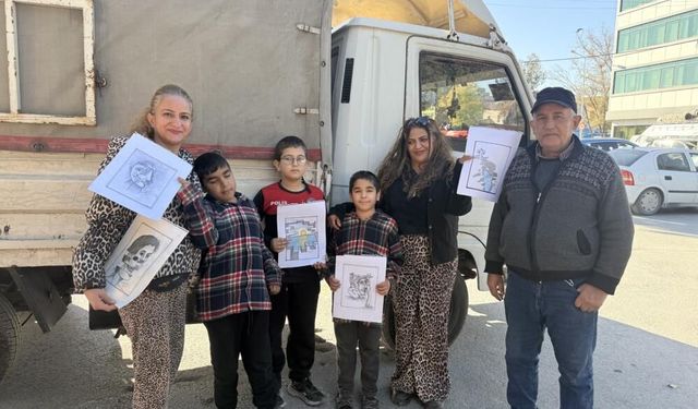 Aracını Atölyeye Çevirdi, Resimleriyle Gönüllere Dokundu