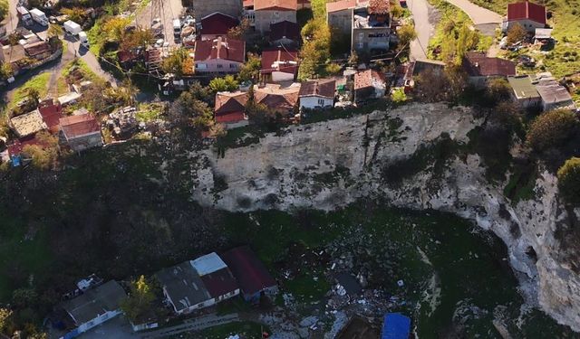 Eski Taş Ocağı Mahalleyi Tehlikeye Attı: Evler Uçurumun Eşiğinde