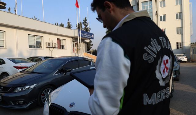 Mersin’de Trafiği Aksatan Konvoya Polis Müdahalesi: Plakalar Tespit Edildi