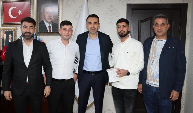 AK Parti Mersin Ailesi Genç Üyelerle Büyüyor: "Enerjileri Bize Güç Veriyor"