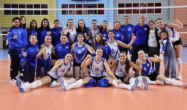 Toroslar Belediyesinin Kadın Voleybol Takımı Zirve Yürüyüşünü Sürdürüyor