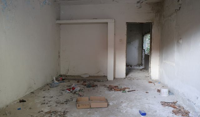 Toroslar’da Tehlike Oluşturan Metruk Binalar Yıkılıyor