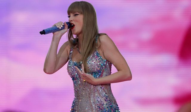 Dünyaca Ünlü Şarkıcı Ekibine 197 Milyon Dolar Dağıttı