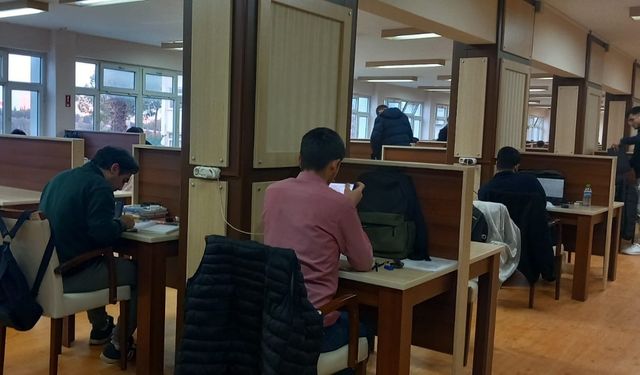 Mersin Üniversitesi Kütüphanesi Dolup Taşıyor