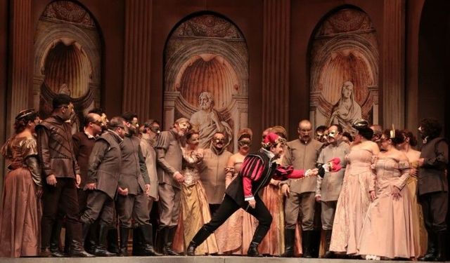 Rigoletto Operası Seyirciyle Buluşuyor