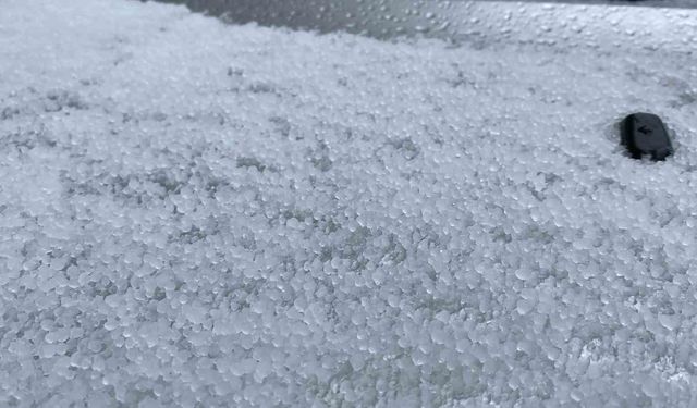 Alanya’da sağanak yağış yerini doluya bıraktı