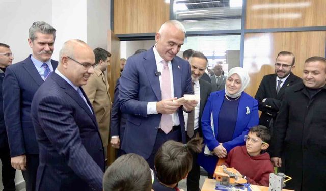 Bakan Ersoy: "Kütüphanelerimiz gençlerimizi geleceğe hazırlıyor"