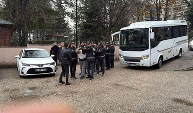 Cesedini Kireçleyip Havuzun Deposunda Sakladığı Babasını 4 Ay Önce Öldürmüş