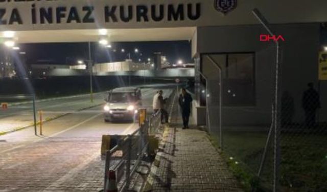 Tahliye edilen avukat Rezan Epözdemir, cezaevinden çıktı