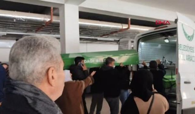 Yüzeyi Buz Tutan Gölette Cansız Bedenleri Bulunan 2 Çocuk Toprağa Verildi