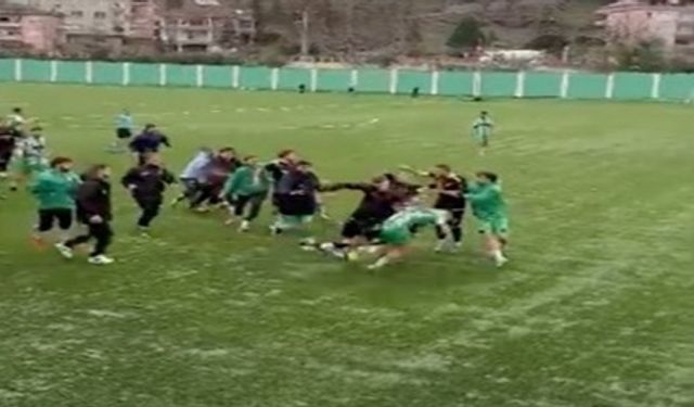 Futbol Sahası Karıştı: Tekme ve Yumruklar Havada Uçuştu