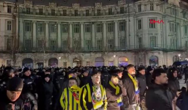 Fenerbahçeli taraftarlar Bükreş sokaklarını tezahüratlarla inlettiler