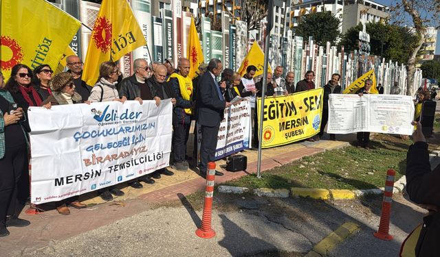 Eğitimciler Sıkıntılarını Milli Eğitim Müdürlüğü Önünden Haykırdı