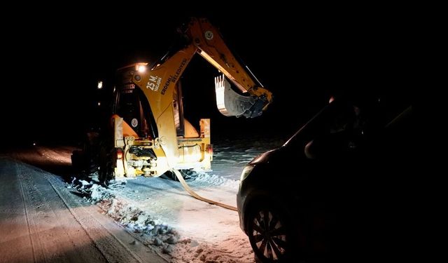 Erdemli Belediyesi Ekipleri Mahsur Kalan Vatandaşları Kurtardı