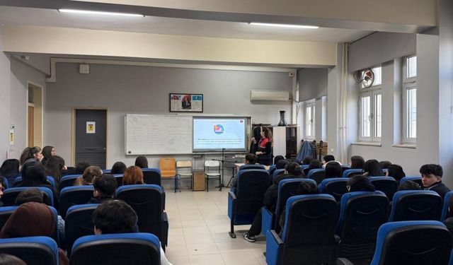 Mersin’de Jandarmadan Öğrencilere Siber Güvenlik Eğitimi