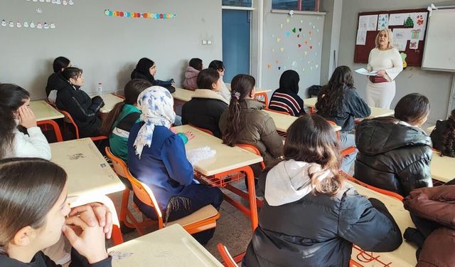 TSK’ya Milyonluk Bağış Sonrası Hastaneye Yatırılan Öğretmen Öğrencilerine Kavuştu