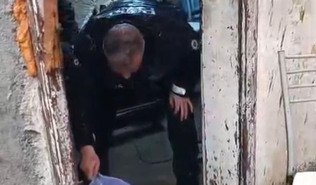 Tarsus’ta Evi Su Basan Yaşlı Adamın Yardımına Polis Yetişti