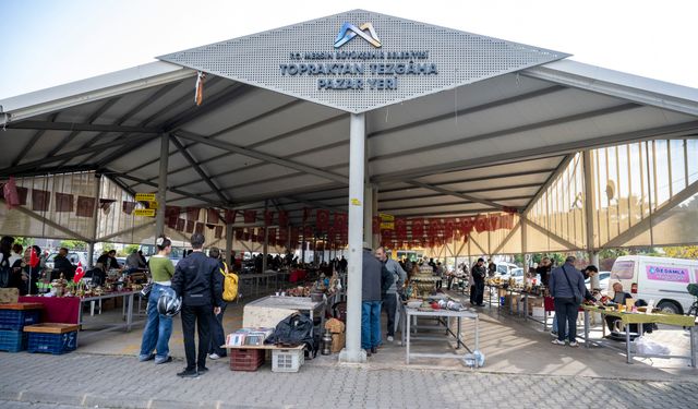 Mersin’de Nostalji Dolu Buluşma: Antika Pazarı’na Yoğun İlgi