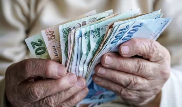 Emeklilerin Zamlı Maaş Ödemeleri Ocak Ayında Hesaplara Yatırılacak!