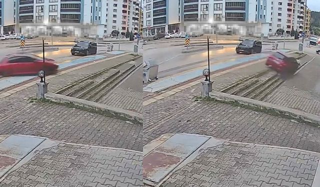 Fren Yerine Gaza Bastı, Otomobil Dükkan Önüne Uçtu