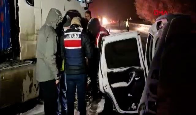 Erzurum’da Cip ile TIR Kafa kafaya Çarpıştı: 4 Ölü