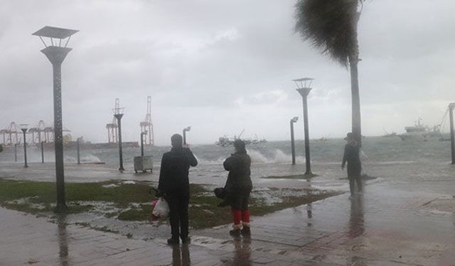 Erdemli’den fırtına uyarısı: Doğu Akdeniz için fırtına bekleniyor