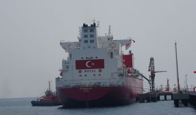 Bakan Bayraktar'dan Ertuğrul Gazi FSRU Gemisi Paylaşımı