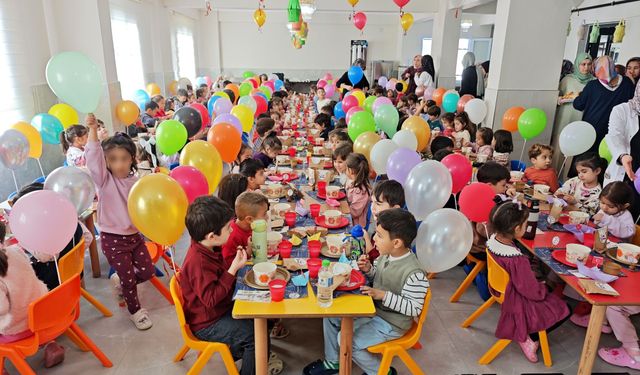 Mersin İl Müftüsü Topal'dan miniklerle 'tekne orucu' iftarı