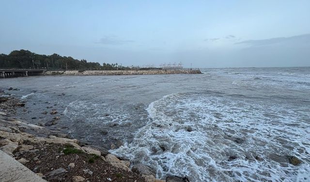 Derelerden Denizi Çamurlu Su Akmaya Devam Ediyor