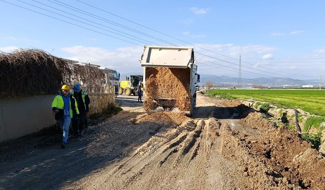 Aşırı yağışlar sonucunda zarar gören yollar düzeltilmeye devam ediyor