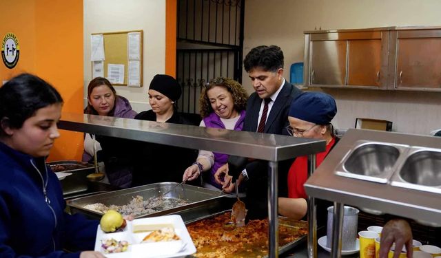 Özdemirci, geleceğin şampiyon sporcularıyla aynı sofrayı paylaştı