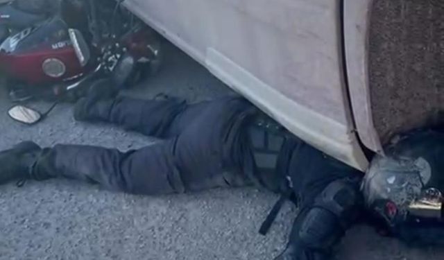 Motosiklet Sürücüsü TIR'ın Altında Sıkıştı