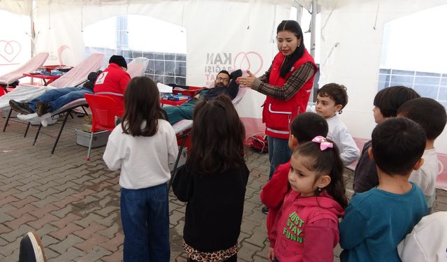 İtfaiye Erleri Kızılay'ın "Okulumda Kan'panya Var" Projesine Destek Verdi