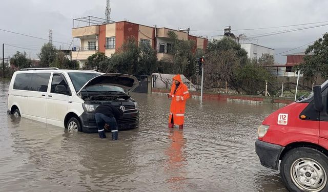 Osmaniye'de Etkili Olan Yağış Kenti Olumsuz Etkiledi