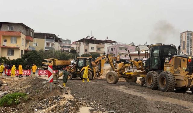 Tarsus'ta Etkili Olan Yağışlara Ekipler Müdahale Etti