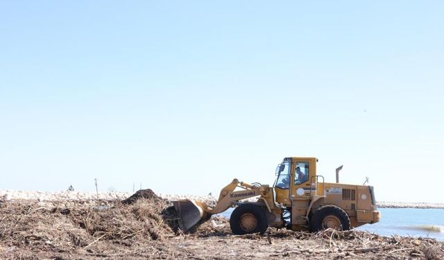 Mersin’de selin ardından dere ağızlarında temizlik başladı