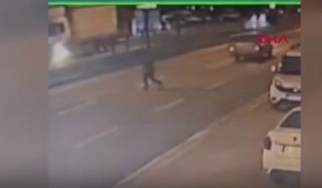 Motosiklet Yayaya Çarptı: 2 Yaralı