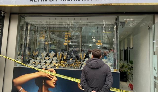 Kuyumcuyu Darbedip 1 Kiloya Yakın Altını Alıp Kaçtılar
