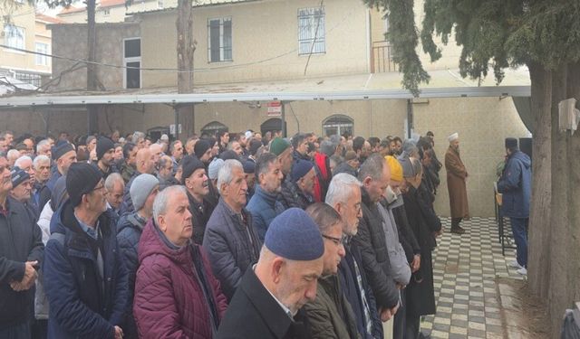 Ankara’daki Aile Cinayetinde Ölen Anne ve Oğlu Gebze’de Toprağa Verildi