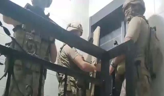 İzmir'de DEAŞ'a Yönelik Eş Zamanlı Operasyon Düzenlendi