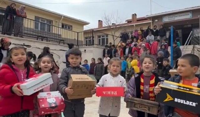 Gülnar Başkanından miniklere bayram hediyesi