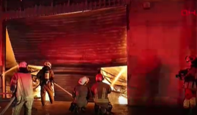 İzmir'de mobilya atölyesindeki yangın depo ve iş yerlerine sıçradı