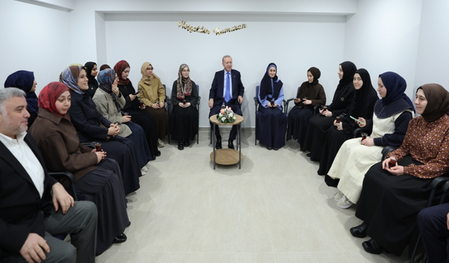 Erdoğan’dan Marmara Üniversitesi İlahiyat Fakültesi yurduna ziyaret