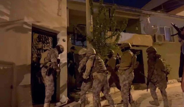 İzmir'de FETÖ Operasyonu: 12 Gözaltı